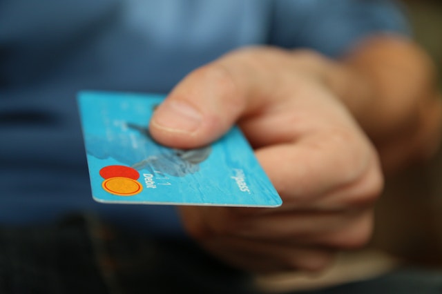 Что делать, если не удается в срок выплатить кредит по карточке